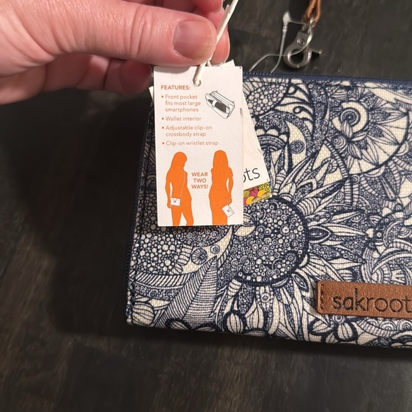 Sakroots Blue Artist Circle Wristlet Crossbody Wallet Fits Smartphone NWT - Picture 4 of 8